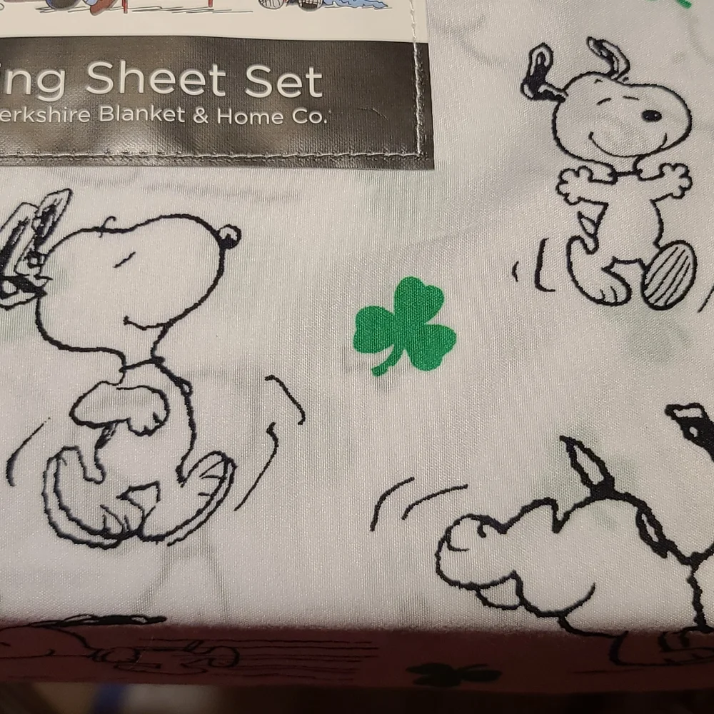 Snoopy Woodstock Lucky Clover Irish Shamrock St Patricks Day KING Bed Sheet Set